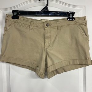 Hollister Chino Midi Khaki Shorts Juniors size 11 w30 Longest Length 4” inseam